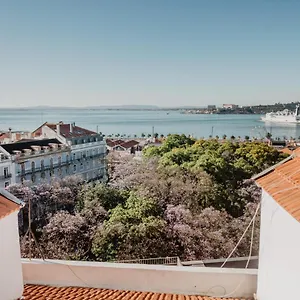 https://cozy-apartment-river-view.hotels-lisbon-portugal.com